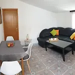 With Parking Space - 21465 Appartement Vir
