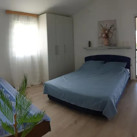 Apartman With Parking Space - 21465 *