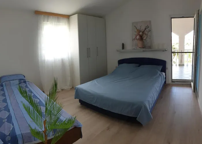 Apartman With Parking Space - 21465 *